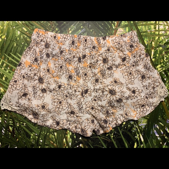 Cute and Comfy Floral Shorts - Picture 3 of 4